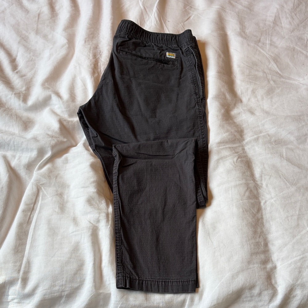 Vuori Men's Charcoal Joggers